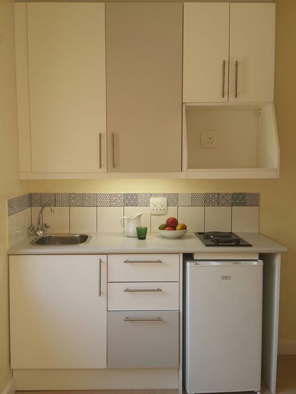 To Let 1 Bedroom Property for Rent in Pinelands Western Cape